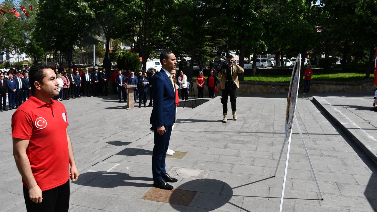 Nevşehir'de 19 Mayıs’ta Atatürk anıtına çelenk bırakıldı