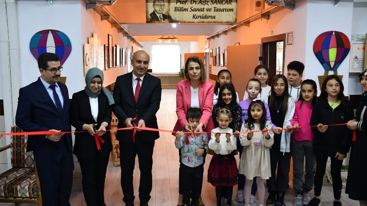 Prof. Dr. Aziz Sancar Bilim, Sanat ve Tasarım Koridoru ve Refik Başaran Müzik Sınıfı açıldı