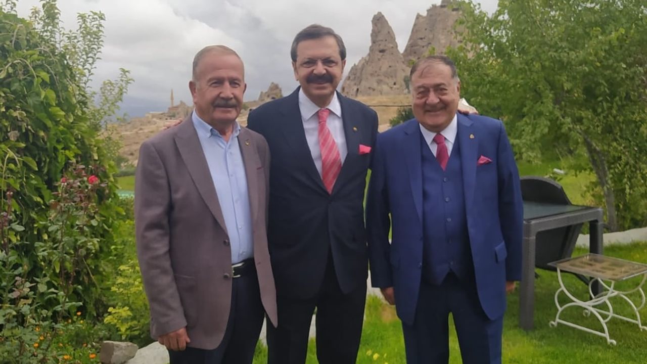 Parmaksız ve Salaş, TOBB Başkanı Hisarcıklıoğlu'nu Kutladı