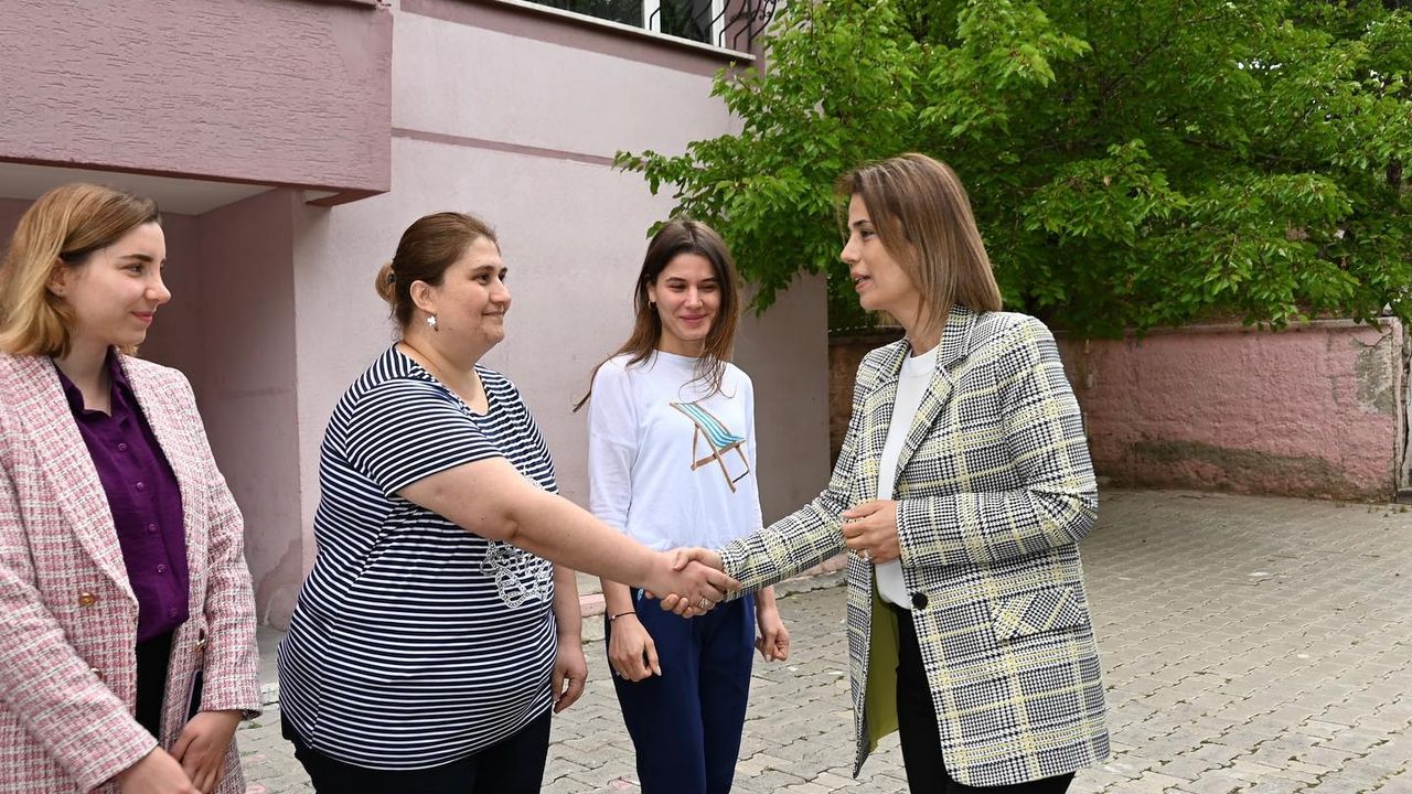 Nevşehir Valisi Becel, Konuk Evi'ndeki kadınlarla buluştu