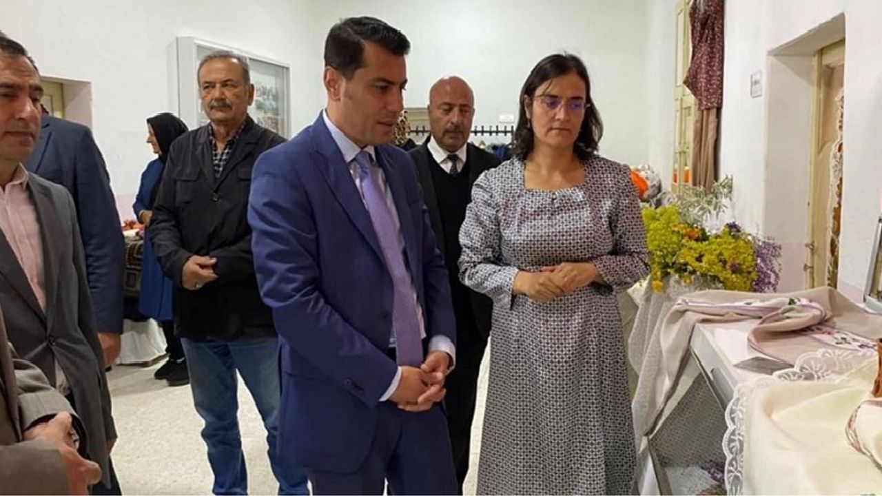 Özkonak'ta Köy Yaşam Merkezi Giyim kursu yıl sonu sergisi açıldı