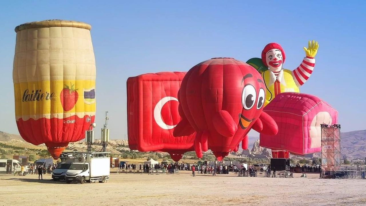 Figürlü balonlar Kapadokya'yı süsledi