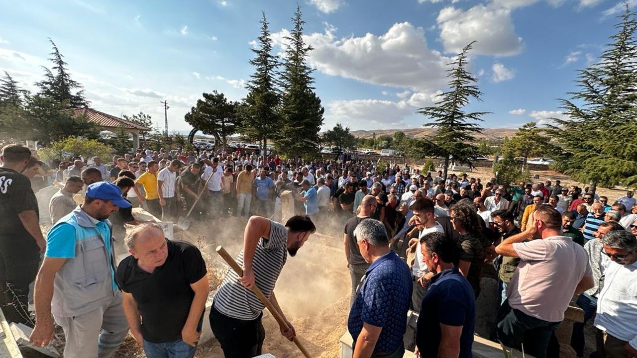 Nevşehir'de feci kazada hayatını kaybedenler toprağa verildi