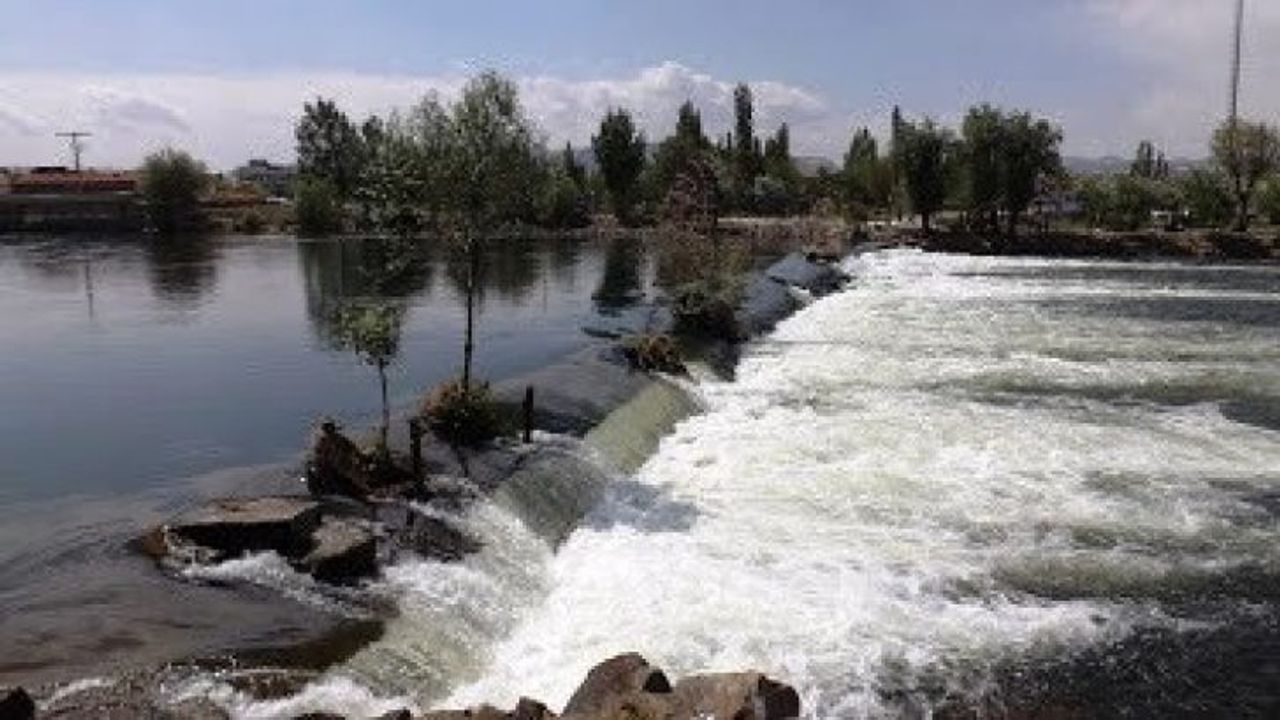 Nevşehir Avanos'ta ırmağa düşen iki kişiden biri kayıp