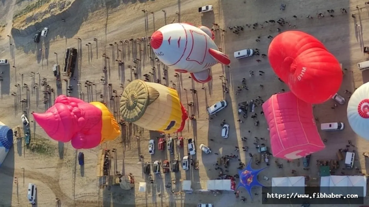 Kapadokya'da figürlü balonlar gösteri uçuşları yapacak