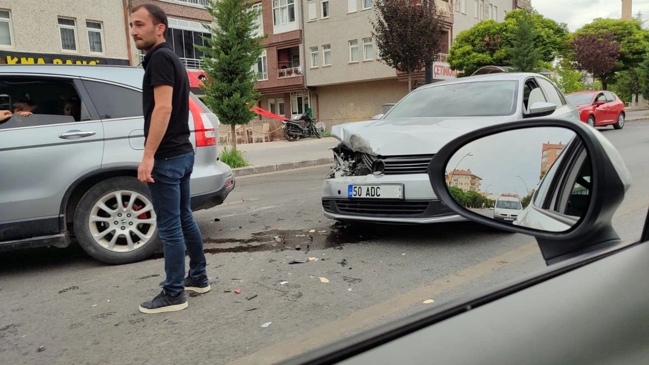 Nevşehir'de iki otomobil çarpıştı! Kaza ucuz atlatıldı
