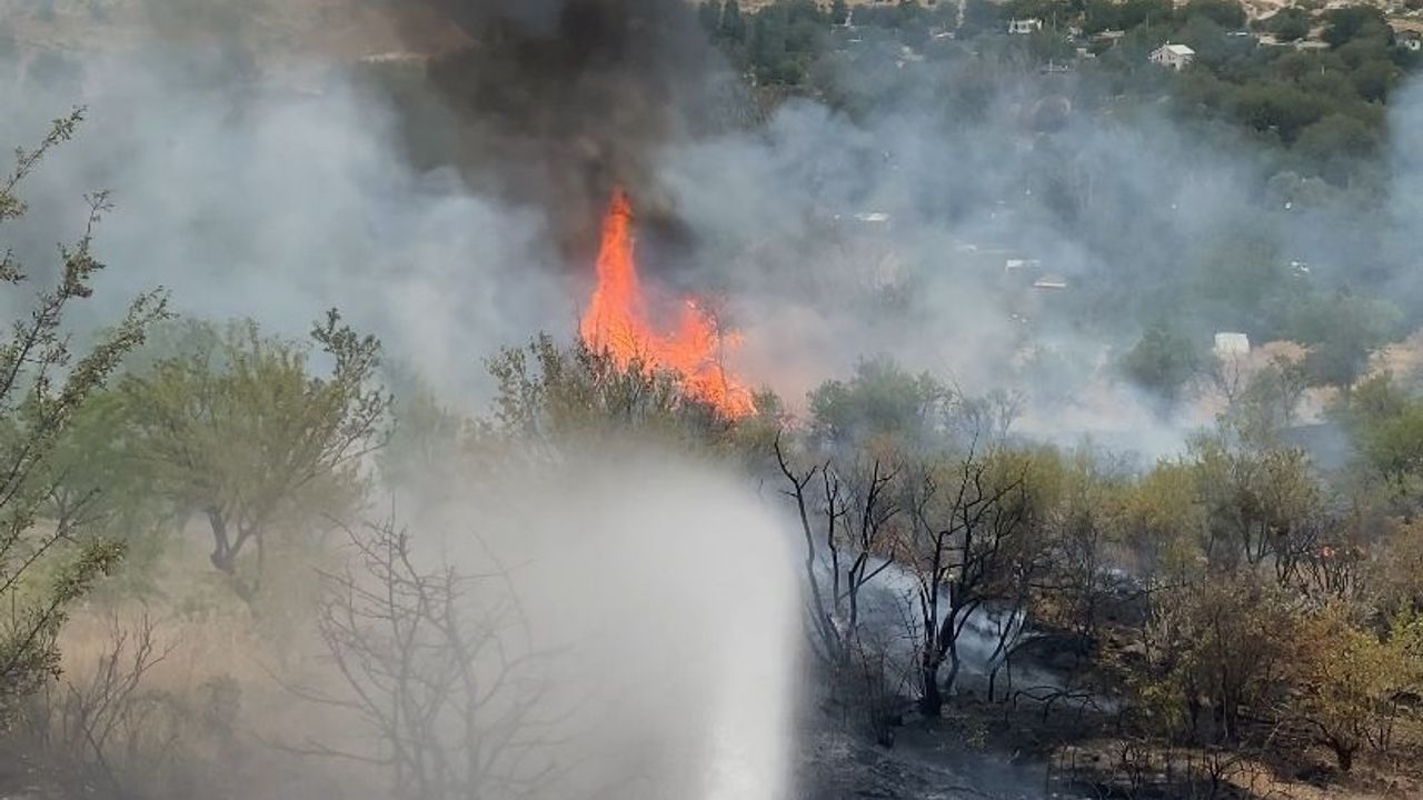 Nevşehir Nar kasabasında çıkan arazi yangını korkuttu
