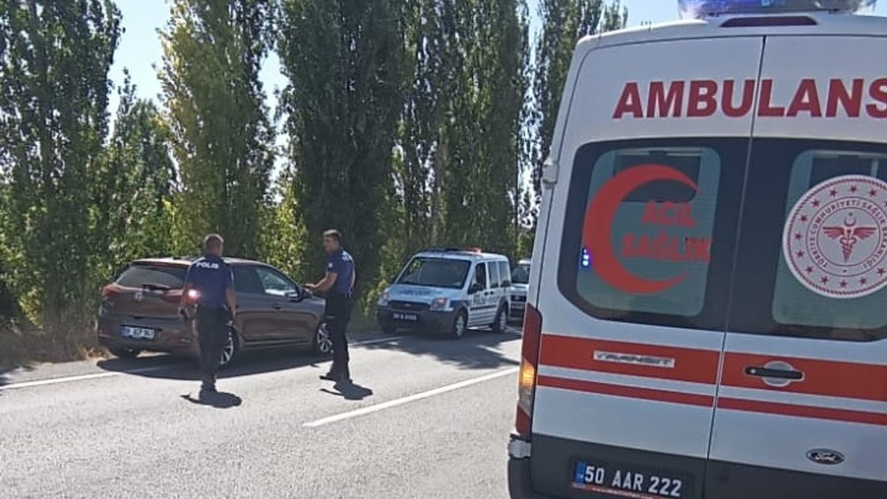Nevşehir'de kontrolden çıkan otomobil tarlaya uçtu: 2 yaralı