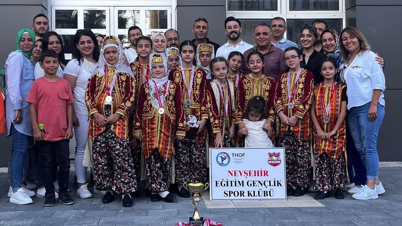 Nevşehirli Minikler Sivas'tan Kupayla Dönüyorlar
