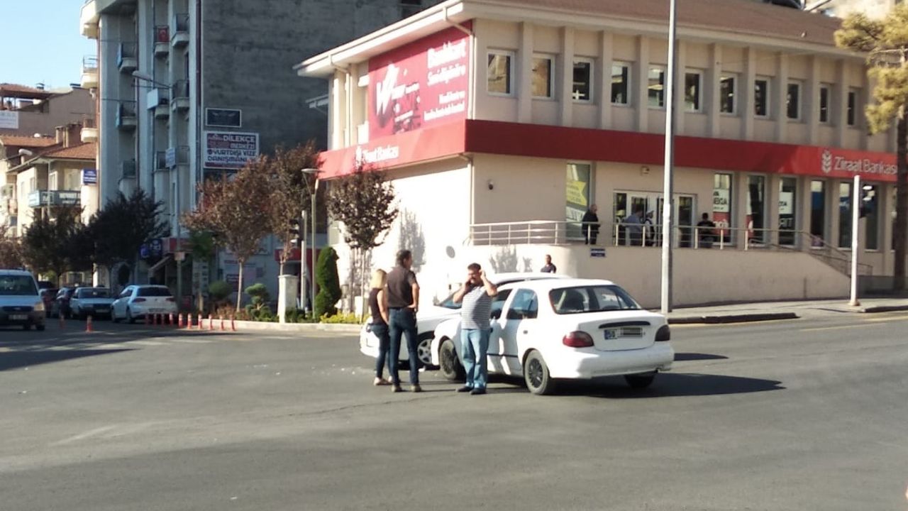 Nevşehir'de kırmızı ışık ihlali kaza getirdi