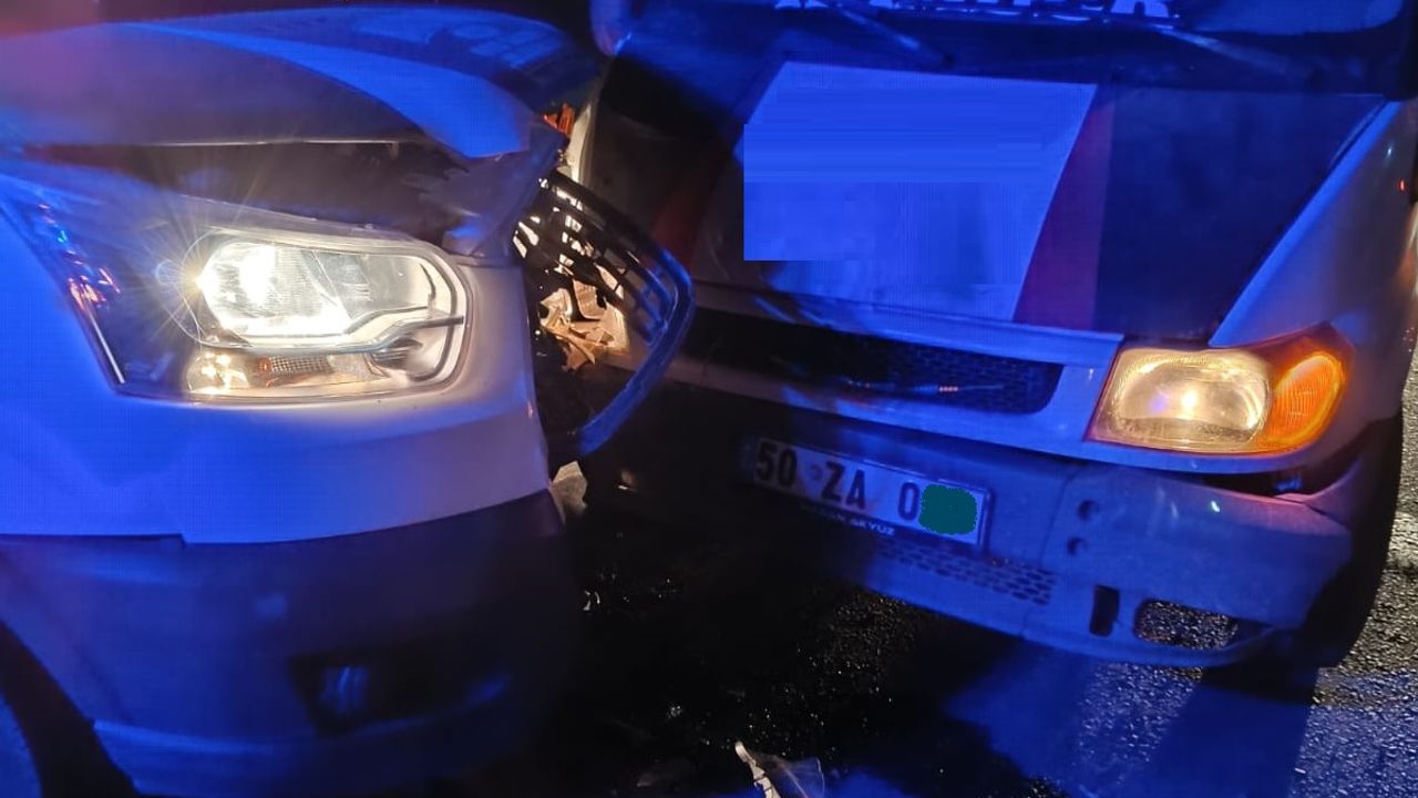 Nevşehir'de iki minibüs çarpıştı: 1 yaralı