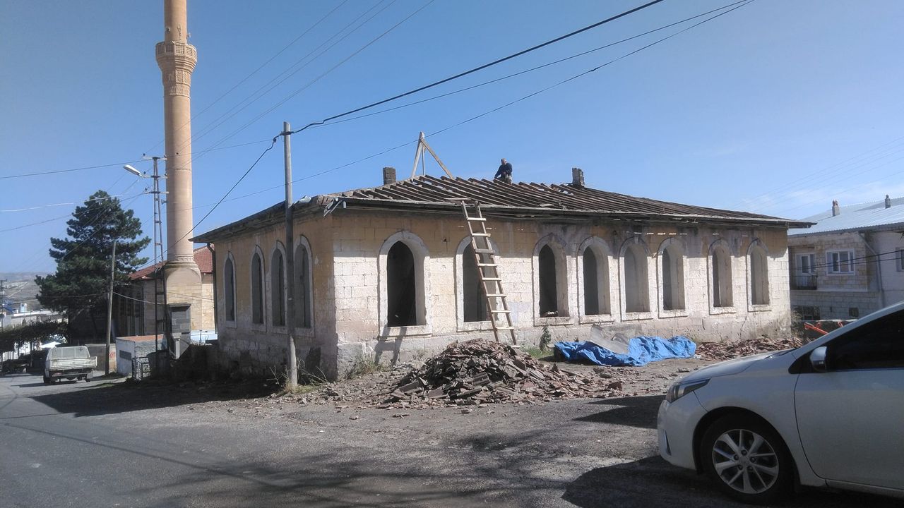 Bahçeli köyünde tarihi okulun restorasyonu başladı