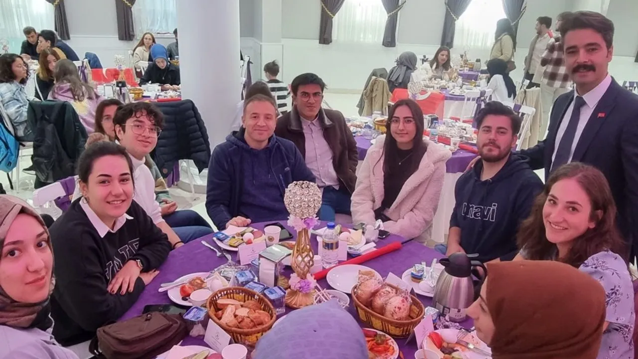 Ankara'daki Nevşehirli öğrencilerle kahvaltı...