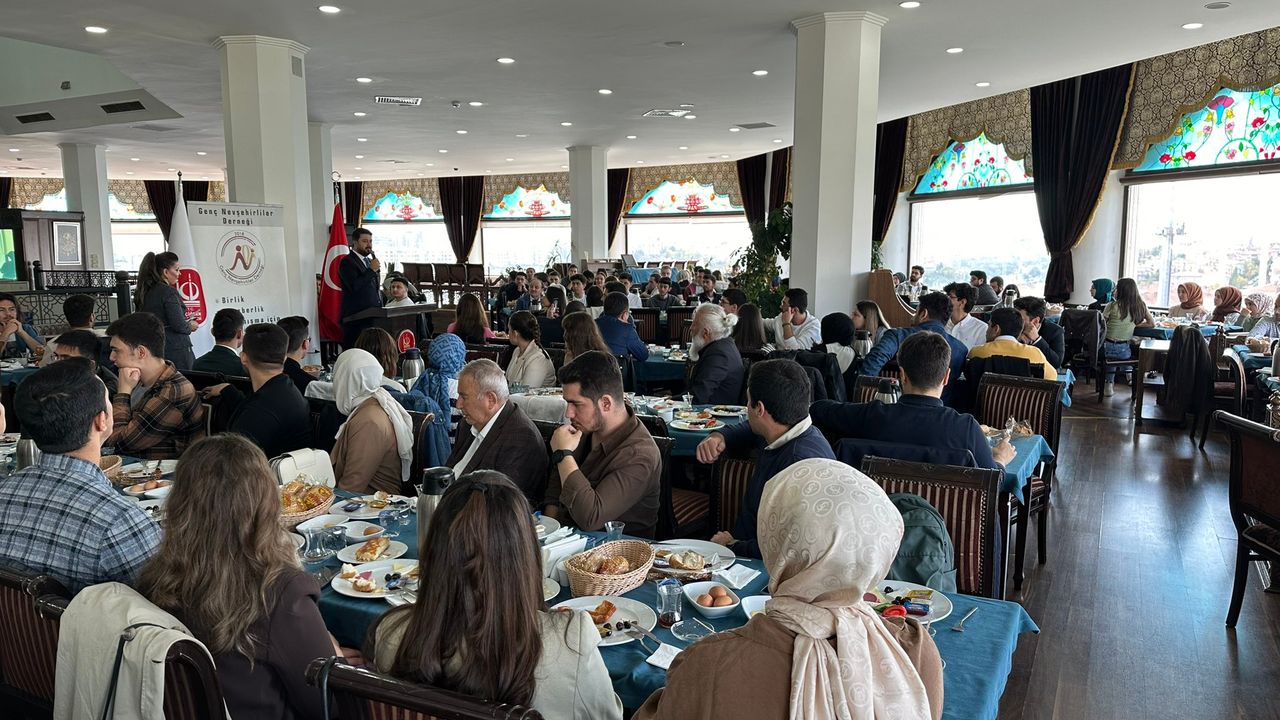 Nevşehirli öğrenciler Ankara'da kahvaltıda buluştu!