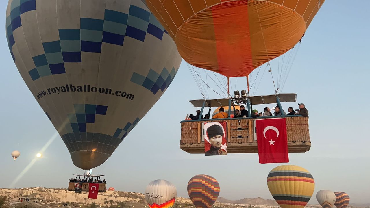 100. yılda 100 balon 100 Türk bayrağı ve Atatürk