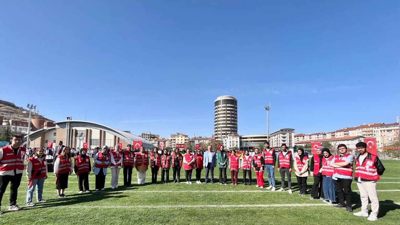Nevşehir Türk Kızılay'ından 100. Yıl törenlerinde öğrencilere ikramlar