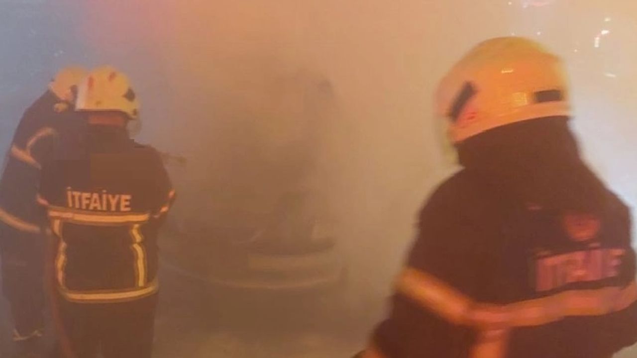 Nevşehir'de seyir halindeki araç alev alev yandı