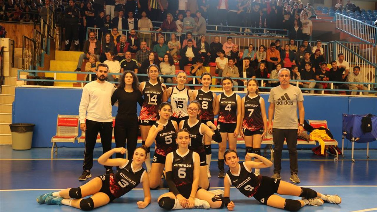 Altınyıldız Koleji Lise Kız Voleybol Takımı Nevşehir Şampiyonu