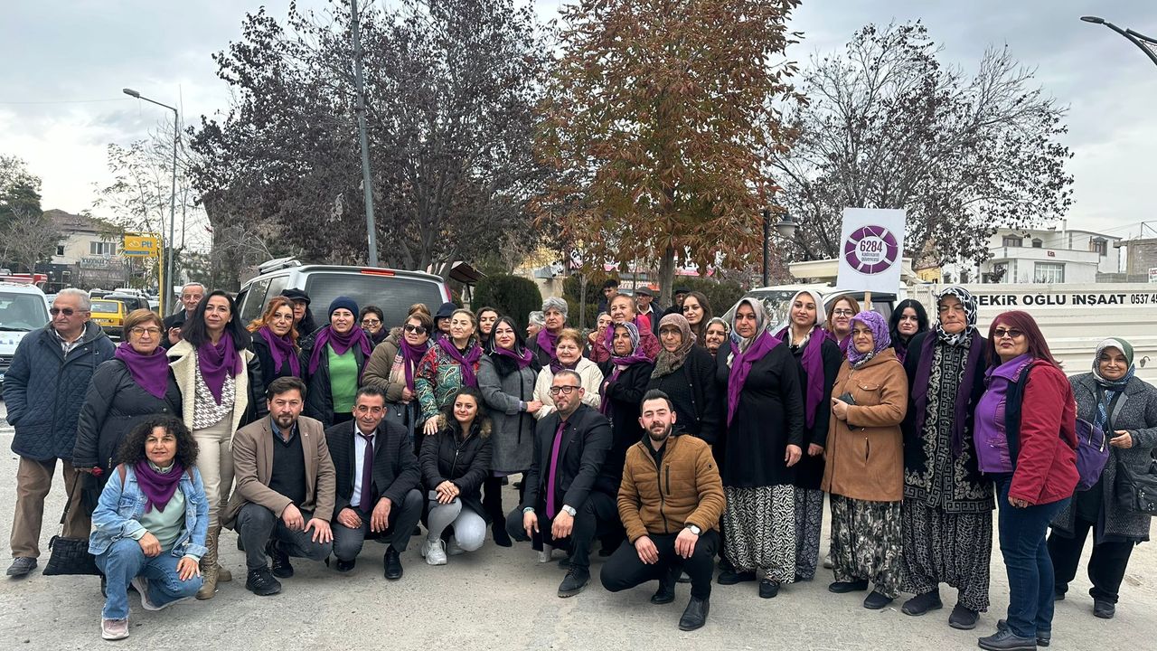 CHP'li kadınlar, şiddete karşı yürüdü