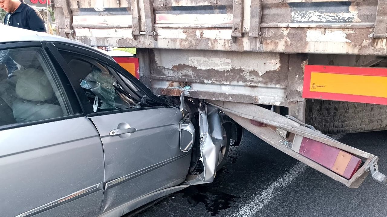 Nevşehir'de otomobil tıra arkadan çarptı: 1 yaralı