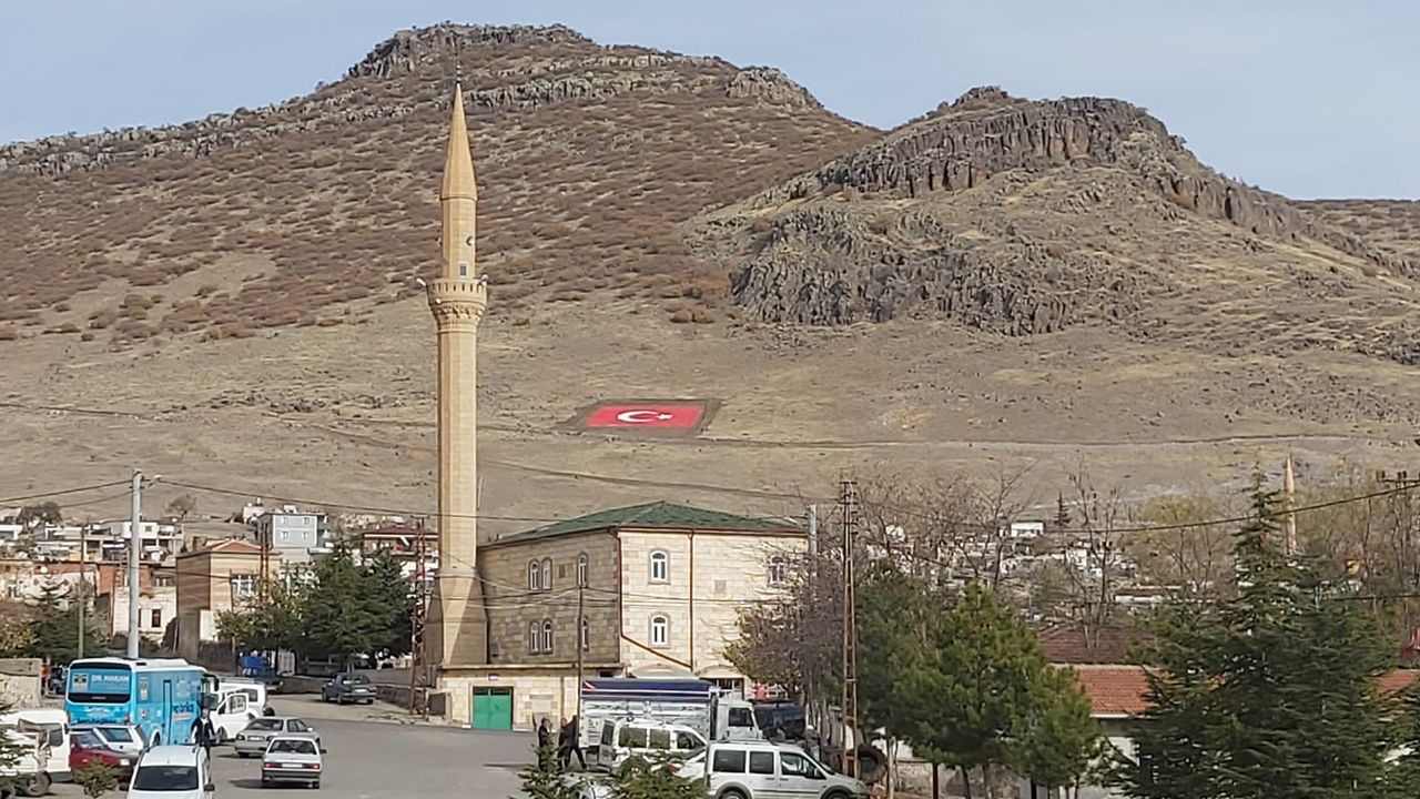 Dev Türk Bayrağı Doğala köyüne çok yakıştı