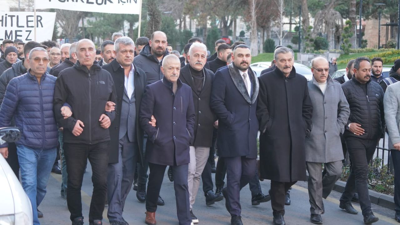Nevşehir'de ülkücüler şehitler için yürüdü