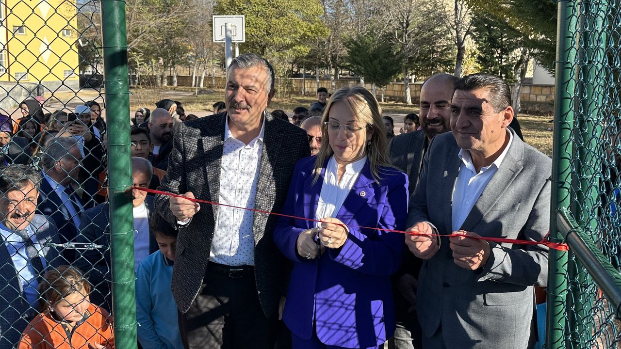 MHP Milletvekili Kılıç, Tatlarin'e çıkarma yaptı