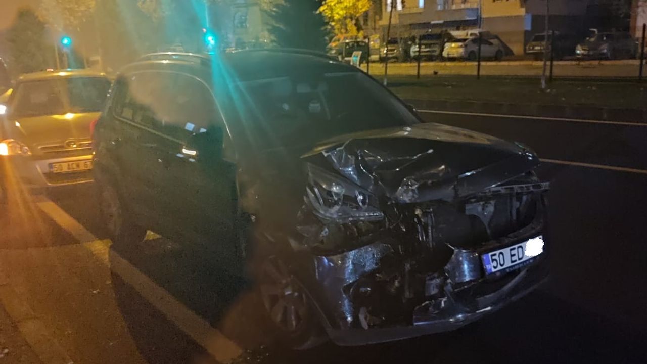 Nevşehir'de 3 aracın karıştığı kaza korkuttu