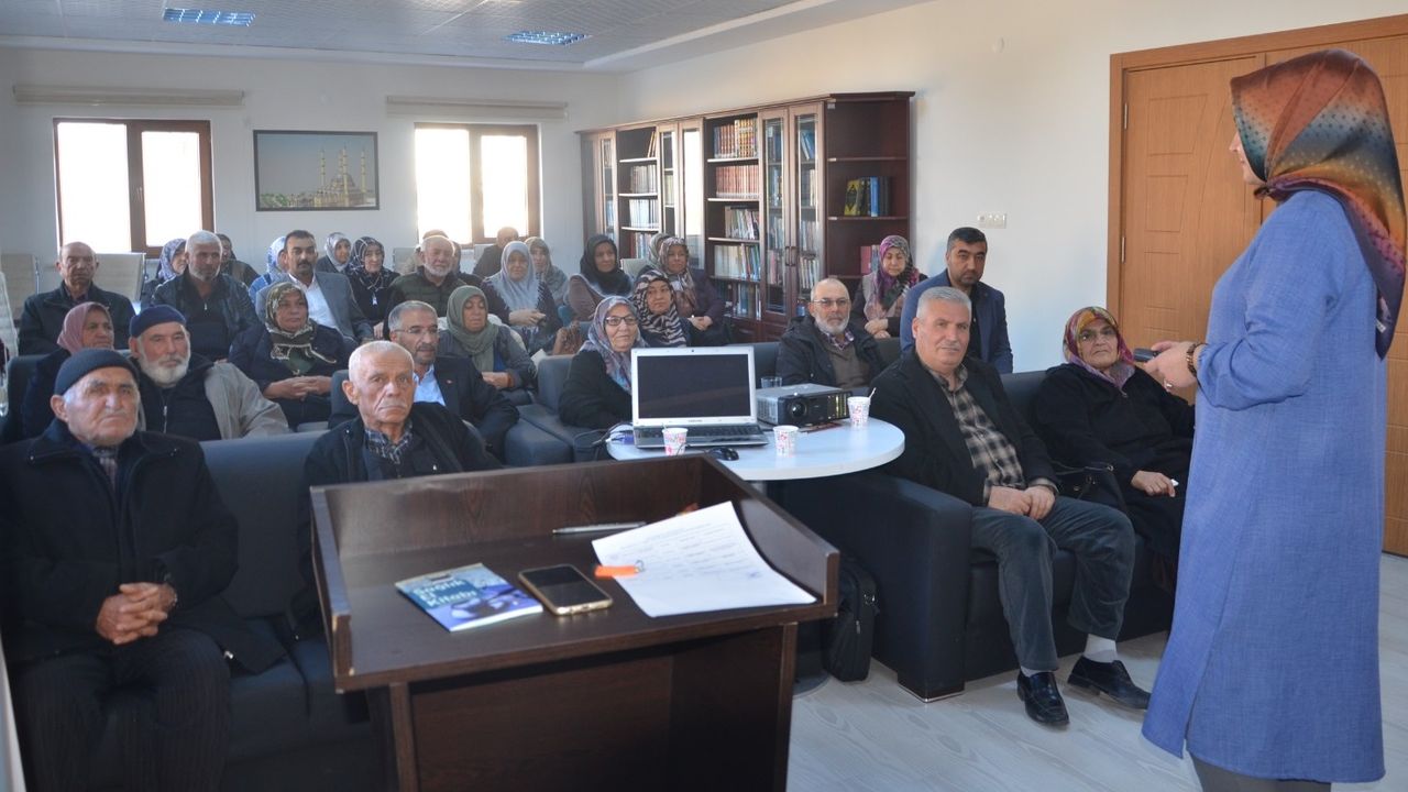 Nevşehir'de umreye gidecek vatandaşlara seminer