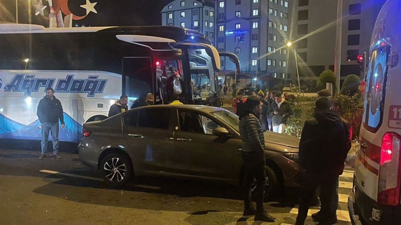 Nevşehir'de otomobil yolcu otobüsü ile çarpıştı