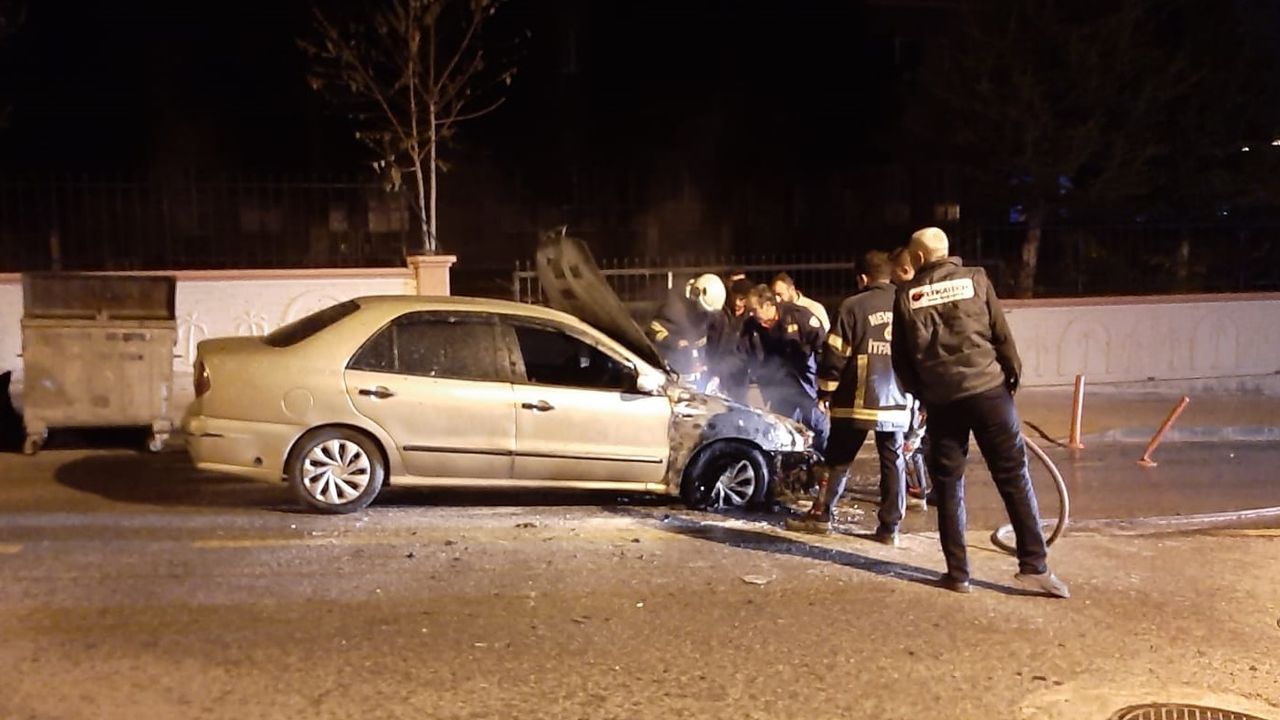 Nevşehir'de seyir halindeki otomobilde yangın çıktı