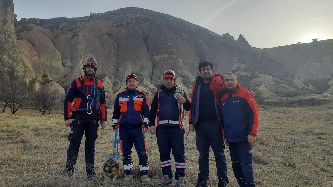 Avanos'ta kayalıklara sıkışan köpek kurtarıldı