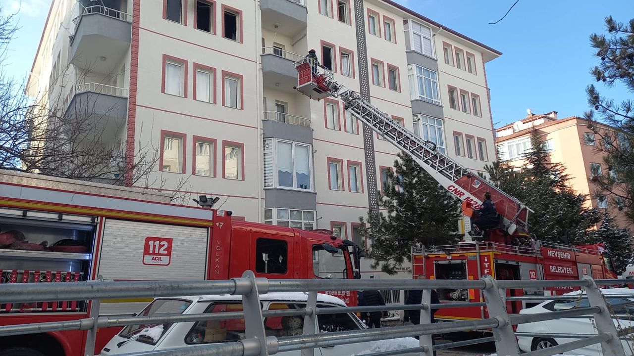 Nevşehir'de 5 katlı apartmanda yangın çıktı