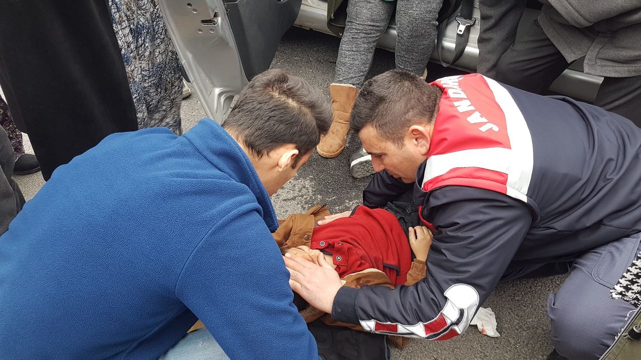 Nevşehir'de öğrenciye otomobil çarptı! (video)