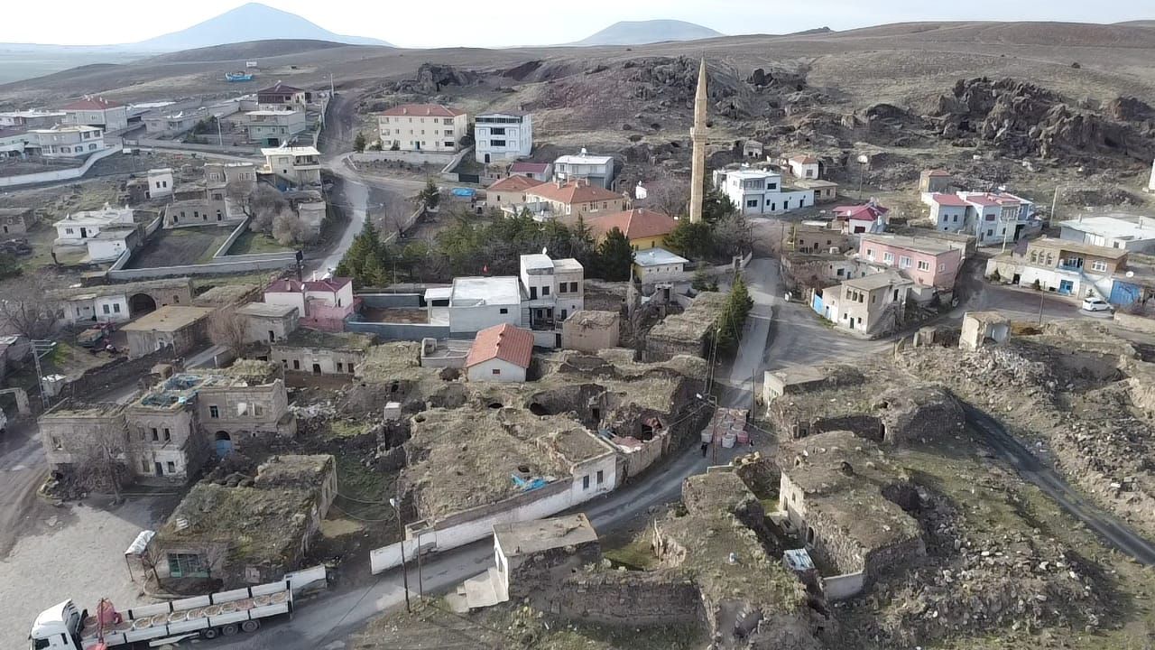 Nevşehir'in Kuyulutatlar köyü drone ile tanıtımı
