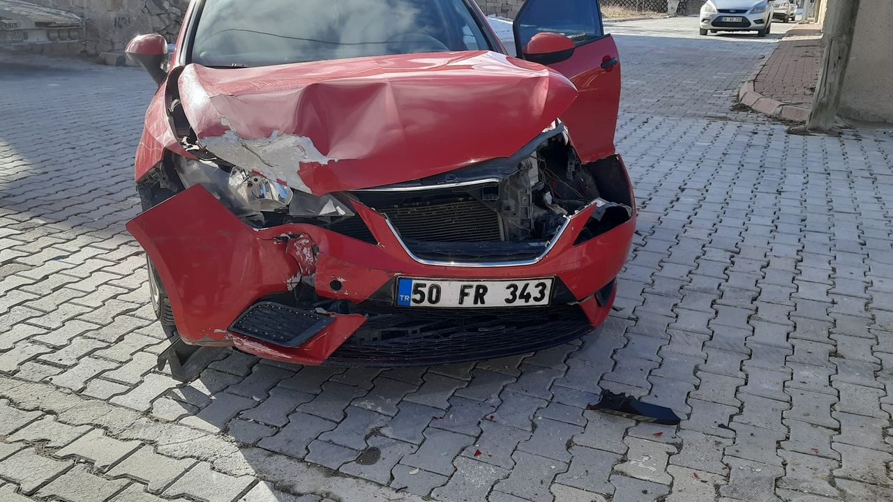 Kozaklı'da iki otomobil çarpıştı: 1 yaralı