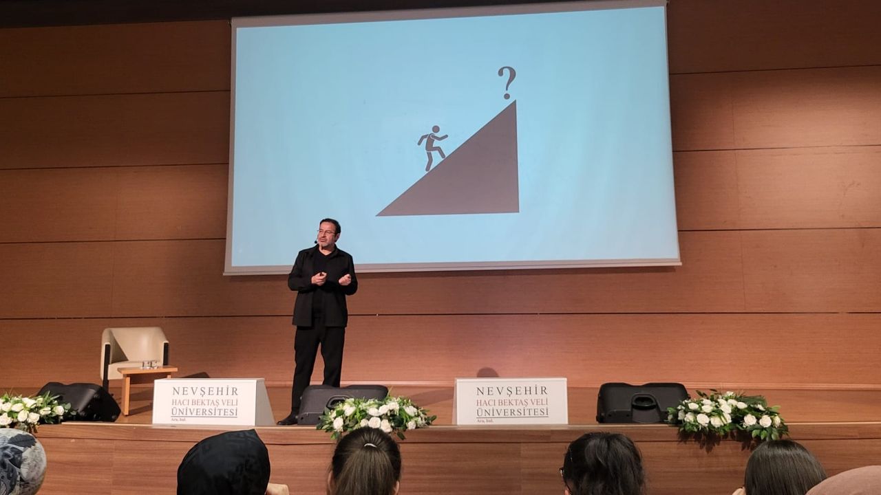 NEVÜ’de “Yolun Başında Değil, Yolun Kendisisin” Söyleşisi Gerçekleştirildi