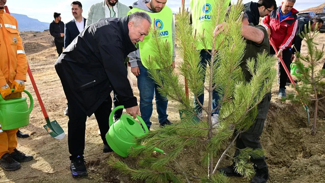 Vali Fidan'dan Nevşehir'e Yeşil Vatan Çağrısı: “Şahidimiz Toprak, İmzamız Fidan”