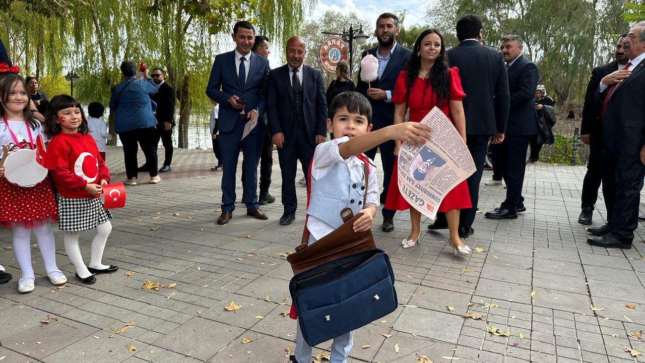 Avanos'ta Minik Yüreklerden Cumhuriyet Yürüyüşü
