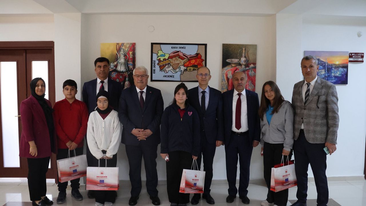 Nevşehir'de Cumhuriyet Temalı Resim, Şiir ve Kompozisyonda Dereceler Sahiplerini Buldu