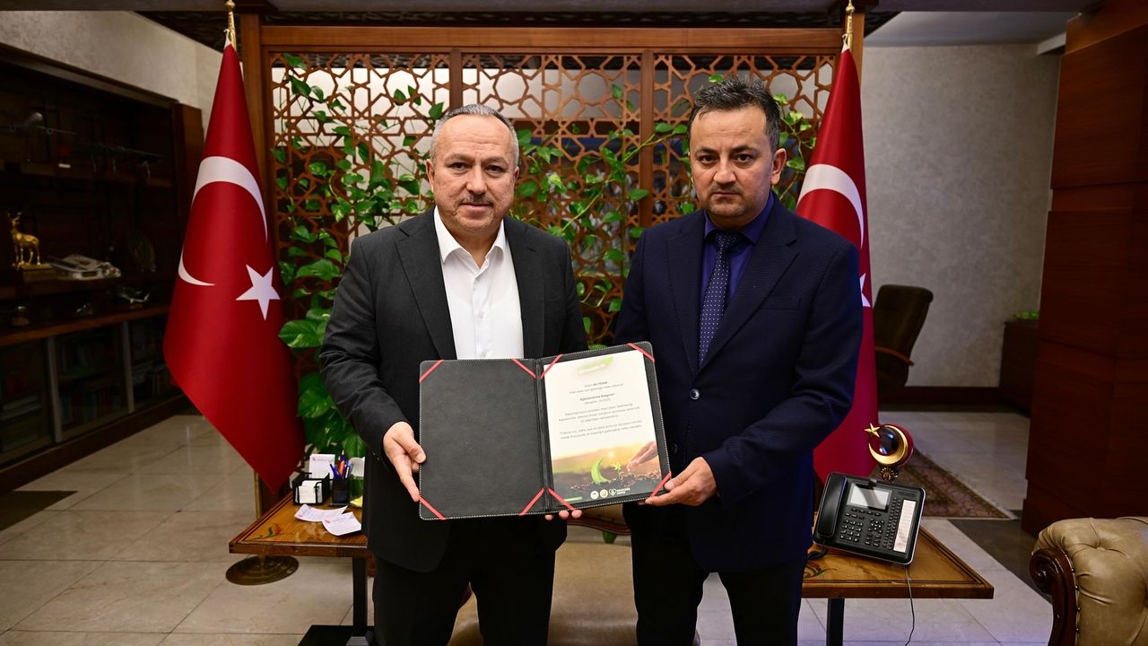 Nevşehir Valisi Fidan, “Geleceğe Nefes” Kampanyasına Fidan Bağışladı