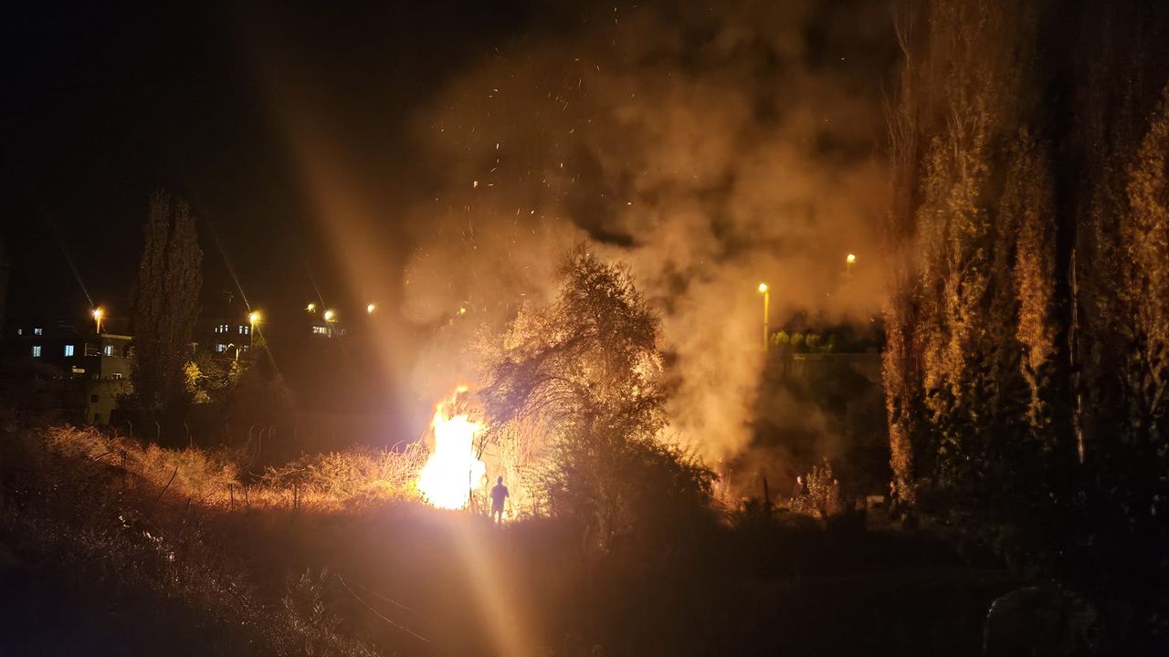 Nevşehir Sulusaray’da Geceyi Alevler Aydınlattı!