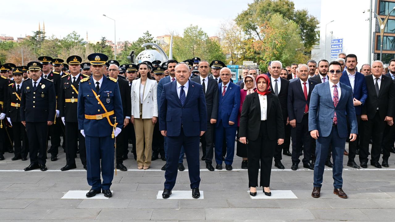 Nevşehir’de 29 Ekim Coşkusu: Atatürk Anıtına Çelenk Sunuldu