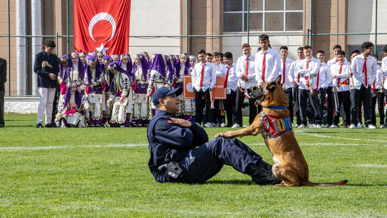 Nevşehir’de 29 Ekim Kutlamasında En Büyük Alkışı Onlar Aldı!