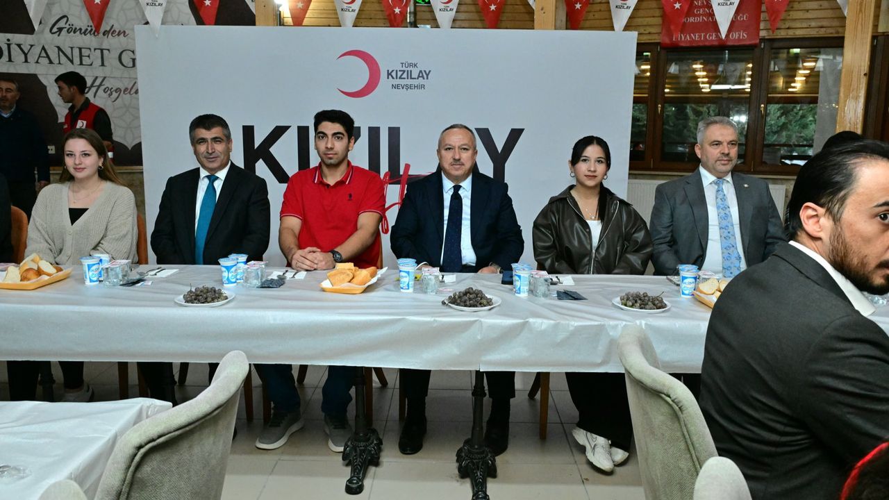 Vali Fidan, Kızılay Gönüllüsü Gençlerle Buluştu