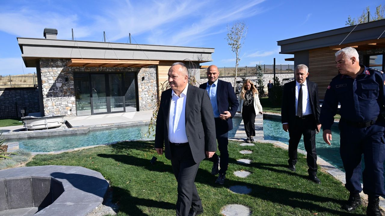 Vali Fidan, Uçhisar’da Fortune Kapadokya Otel İnşaatını İnceledi