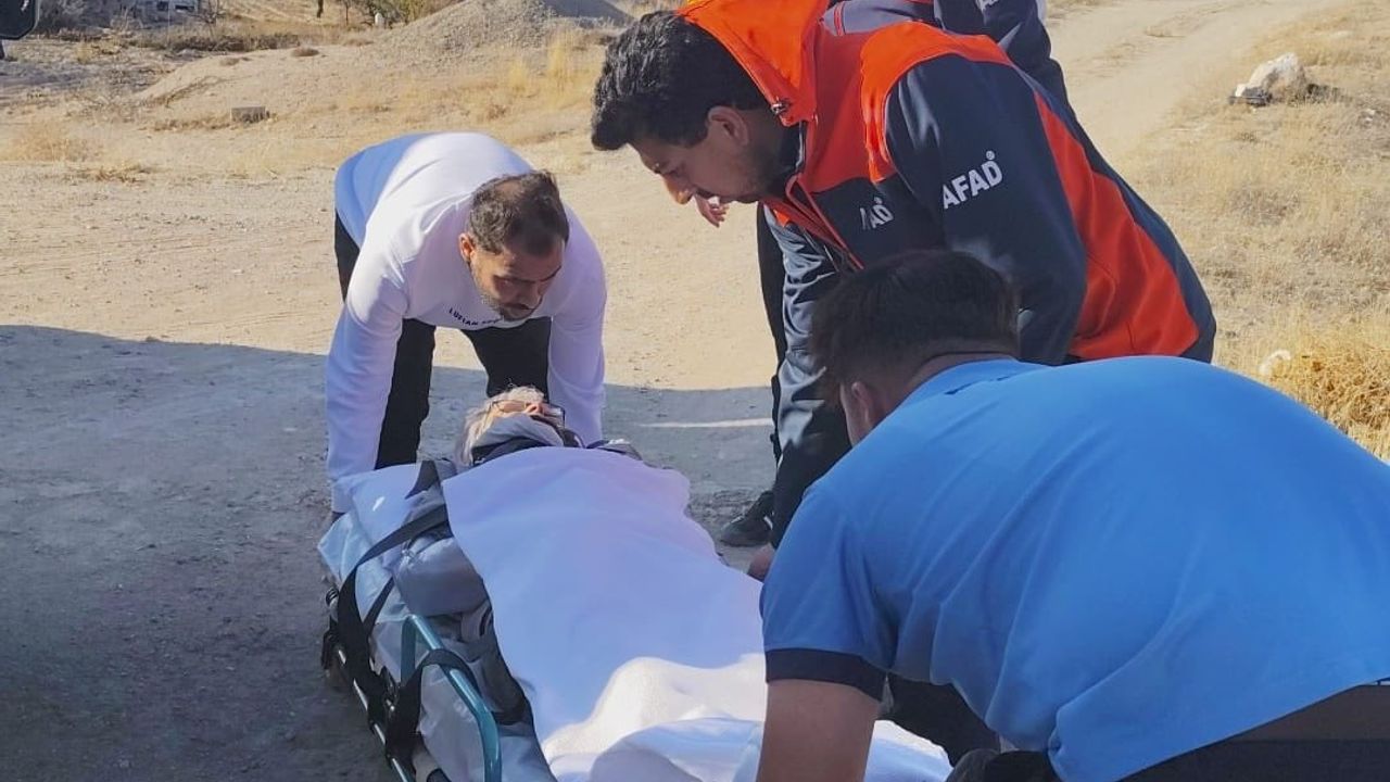 Kızılçukur Vadisi’nde Yaralanan Turisti AFAD Kurtardı