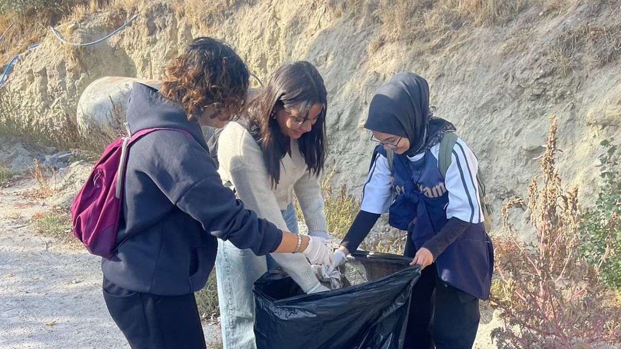 Nevşehir'de Gençler: “Dedesi Ekşi Yer, Torunun Dişi Kamaşır”