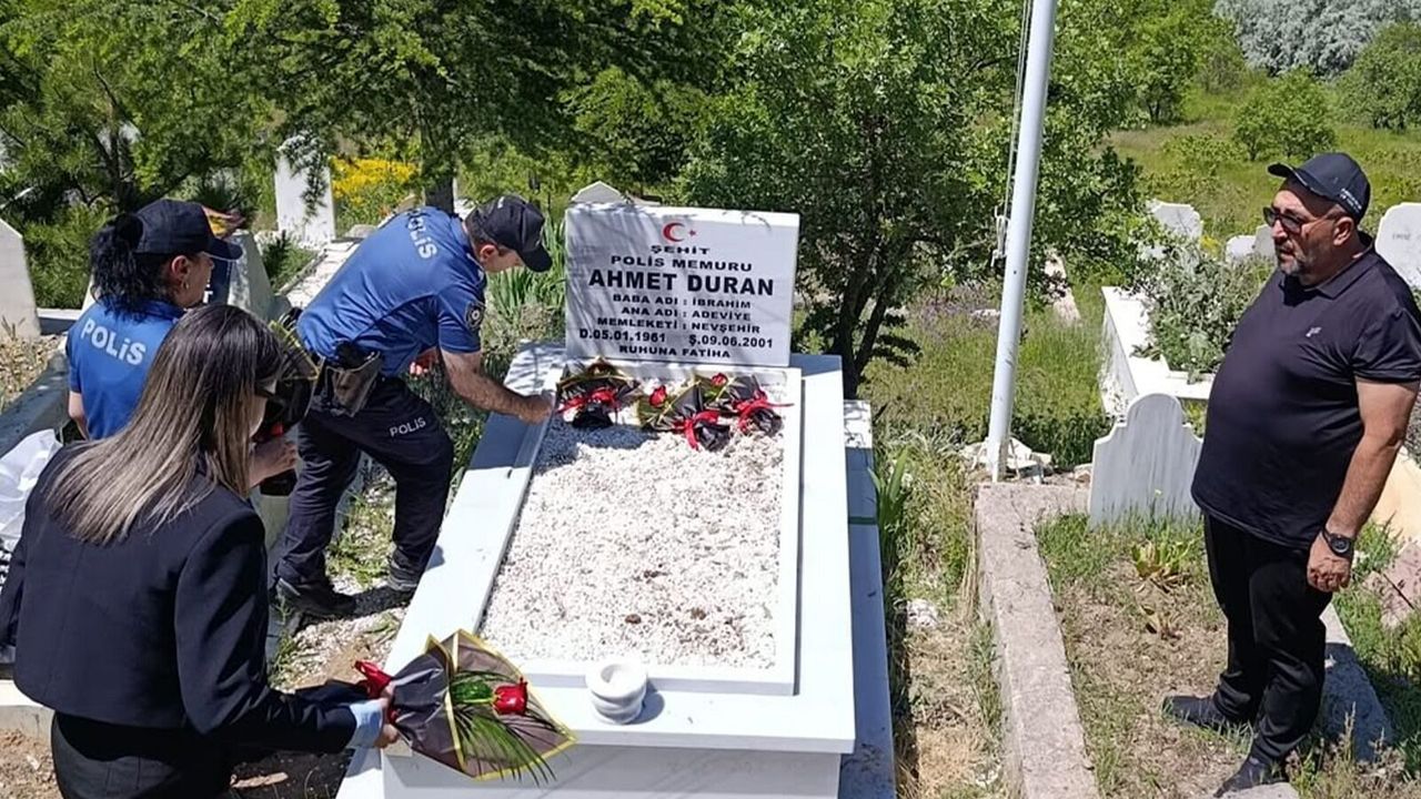 Nevşehirli Şehit Polis Memuru Ahmet Duran Kabri Başında Anıl