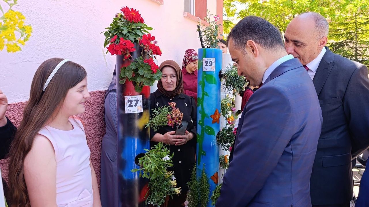 Nevşehir Kalaba’da Öğrencilerden Dikey Tarım Projeleri Yarış